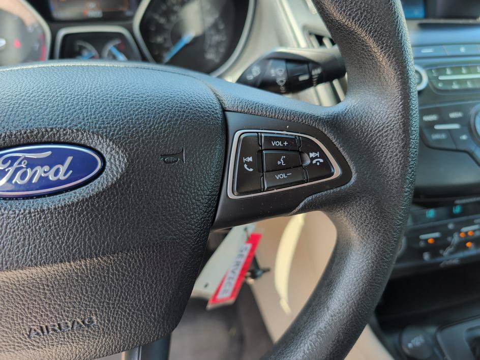 Used 2018 White Gold Metallic Ford SE image 20