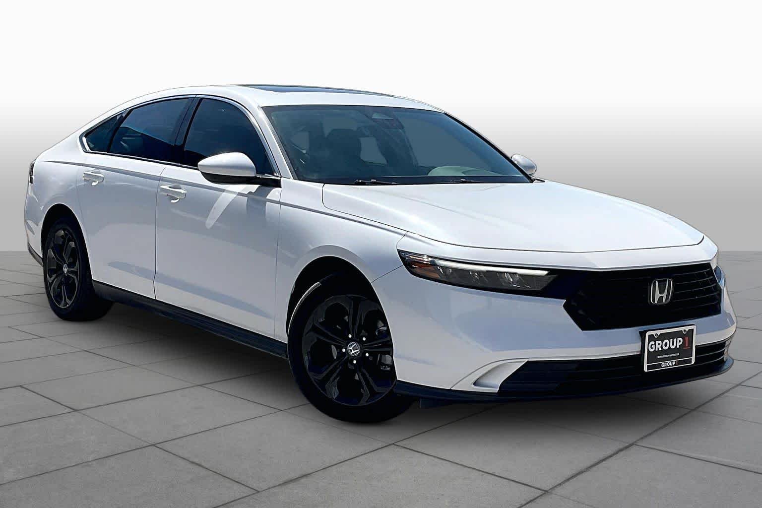 Used 2024 Platinum White Pearl Honda EX image 3