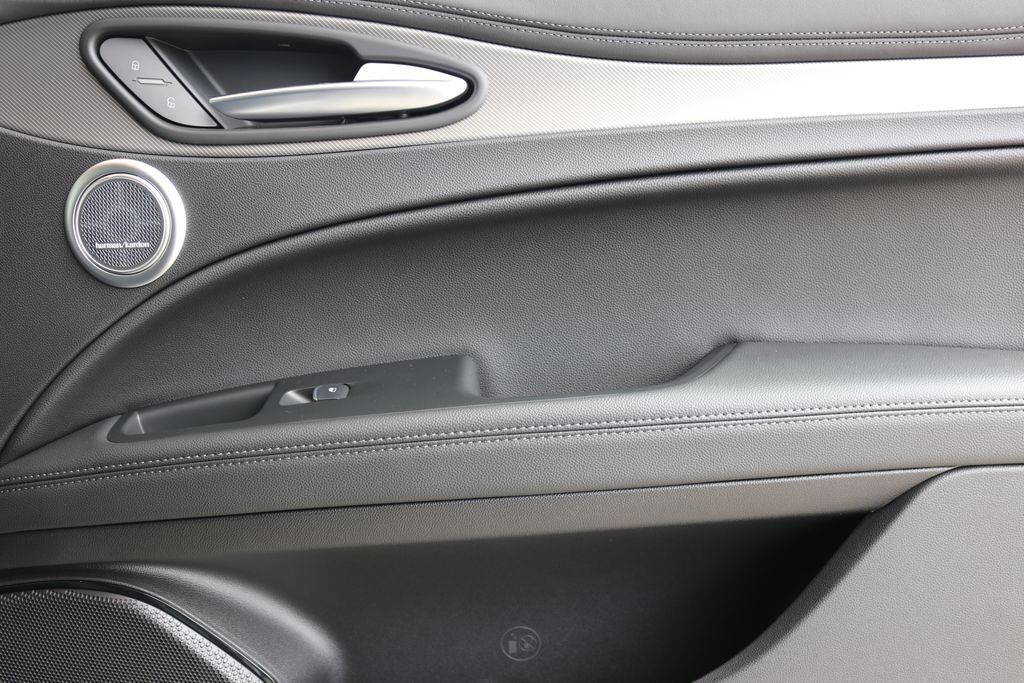 2025 Alfa Romeo Stelvio Base - Photo 27
