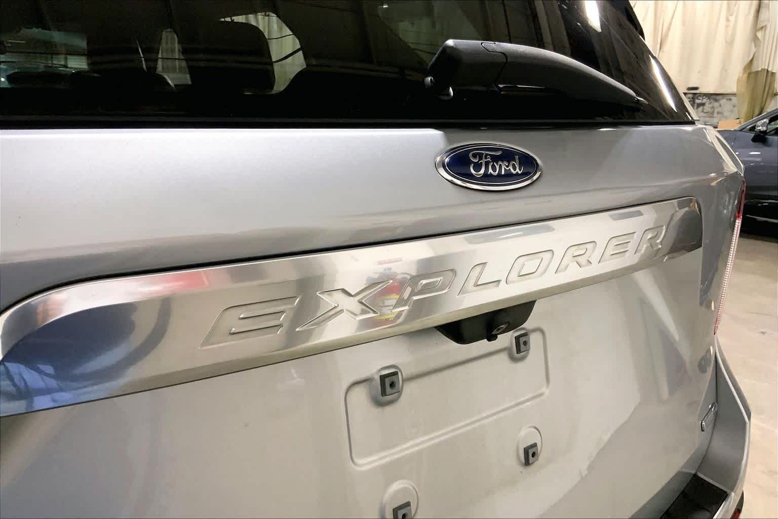Used 2020 Iconic Silver Metallic Ford Platinum image 31