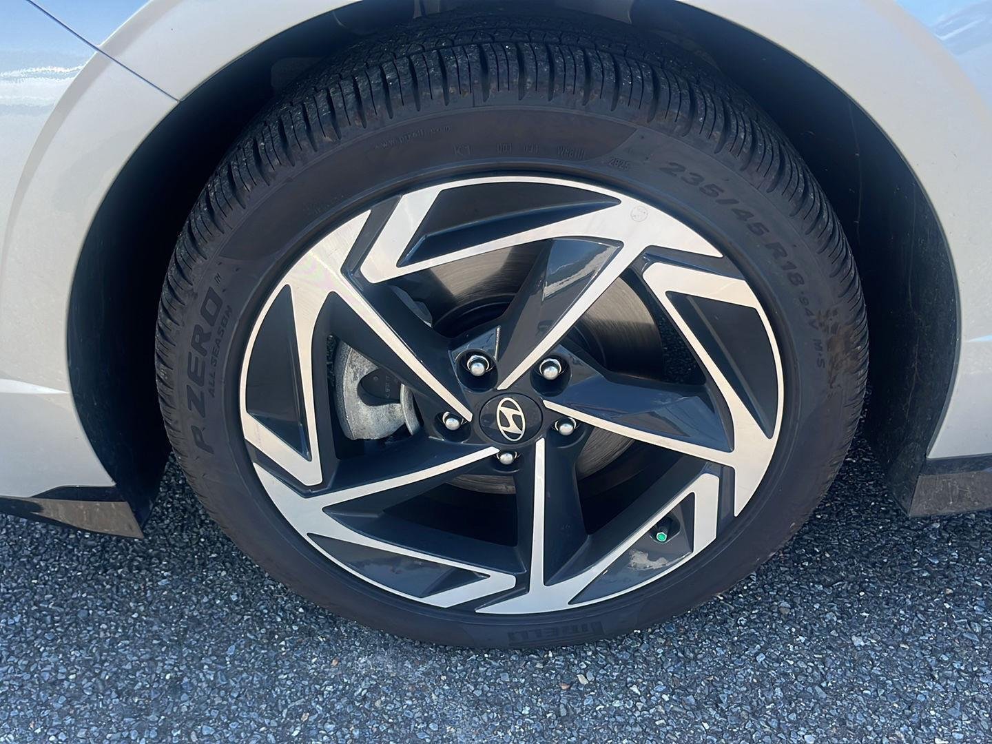 Used 2026 Aero Silver Hyundai SEL Sport image 4