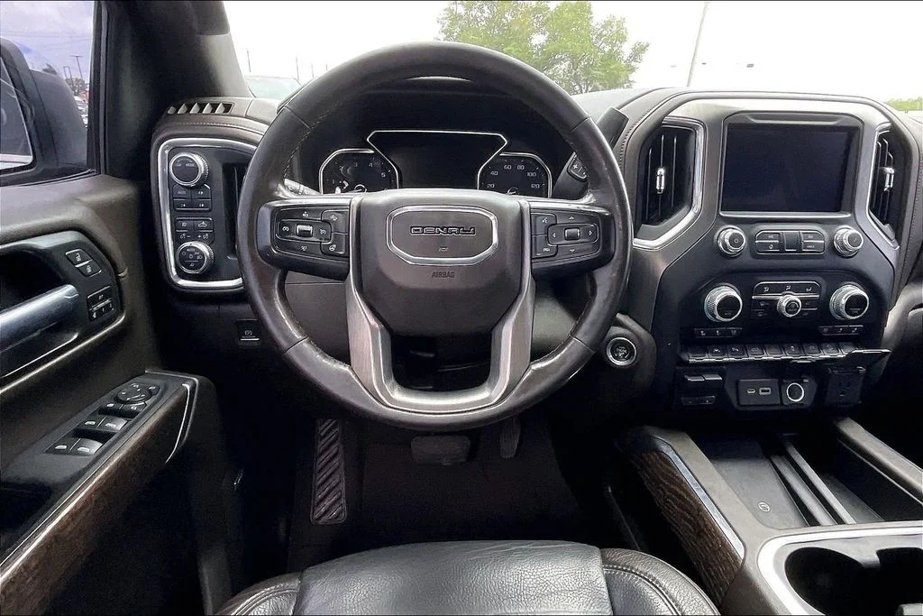 Used 2022 White GMC Denali image 8