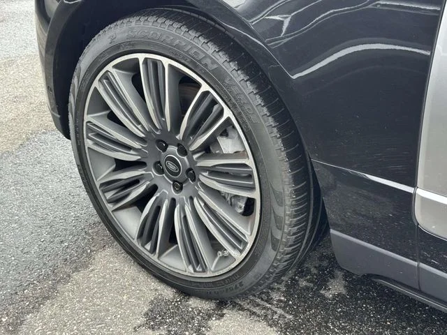 Used 2019 Black Land Rover 5.0L V8 Supercharged image 17