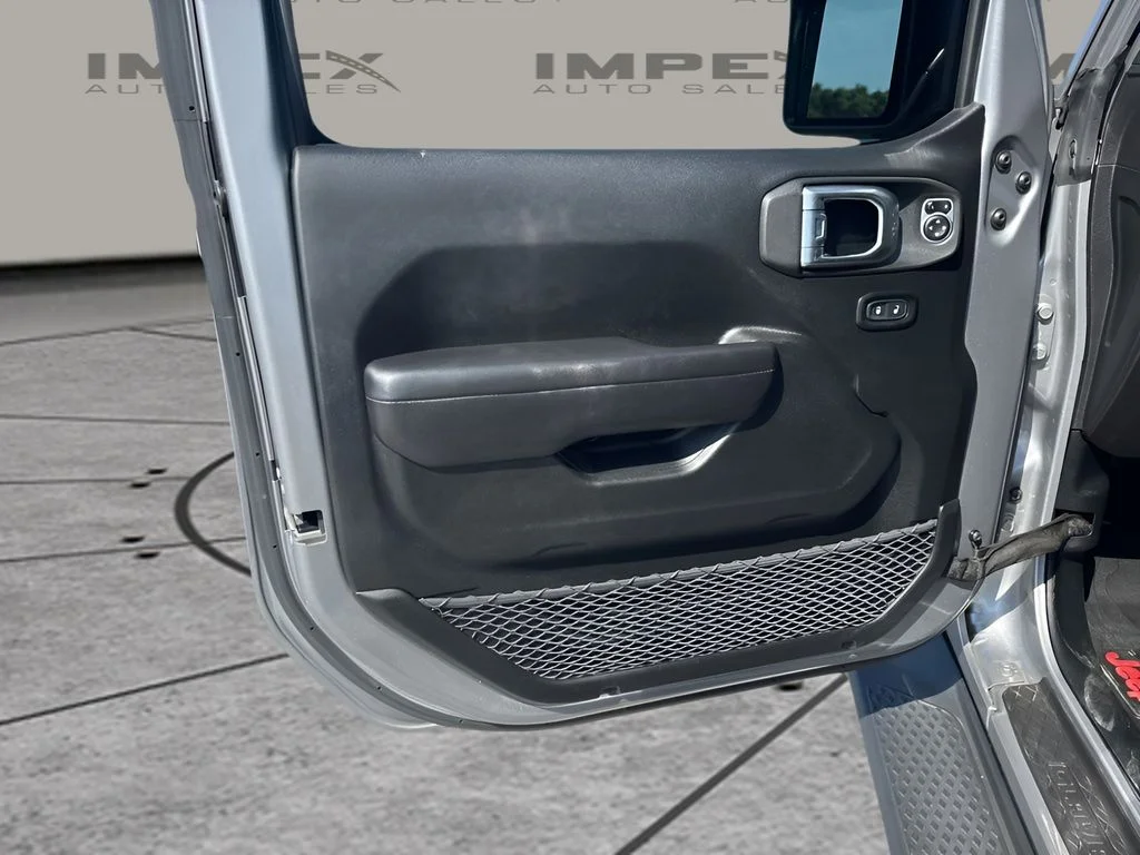 Used 2020 Silver Jeep Sport image 23