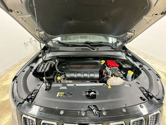 Used 2021 Silver Jeep Latitude image 18