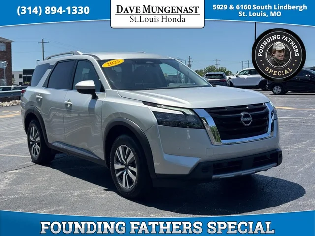2025 Nissan Pathfinder SL