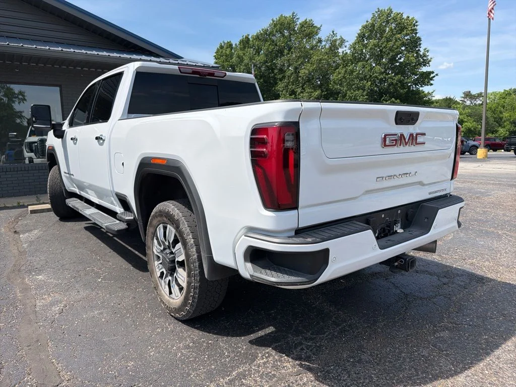 Used 2025 White GMC Denali image 4