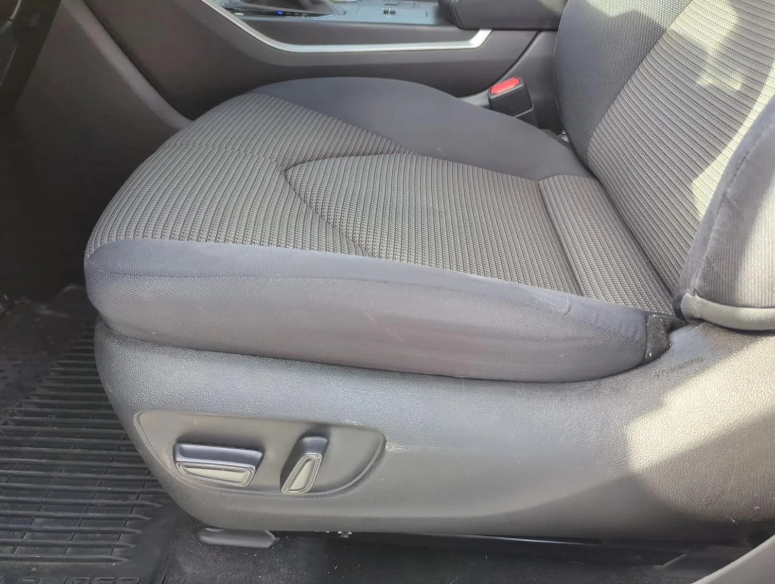 Used 2024 Wind Chill Pearl Toyota LE image 12