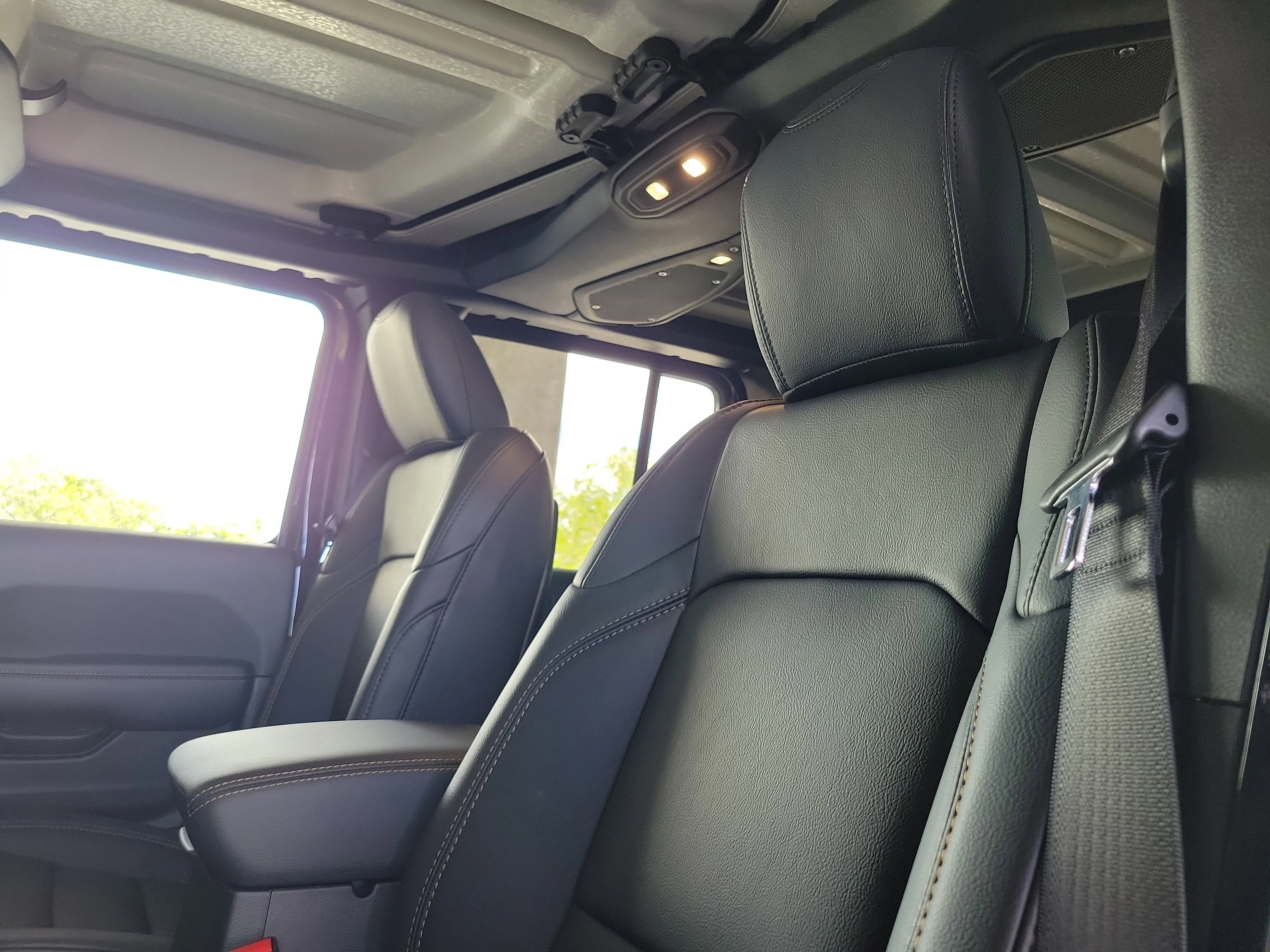 New 2026 Black Clear-Coat Exterior Paint Jeep Sahara image 17