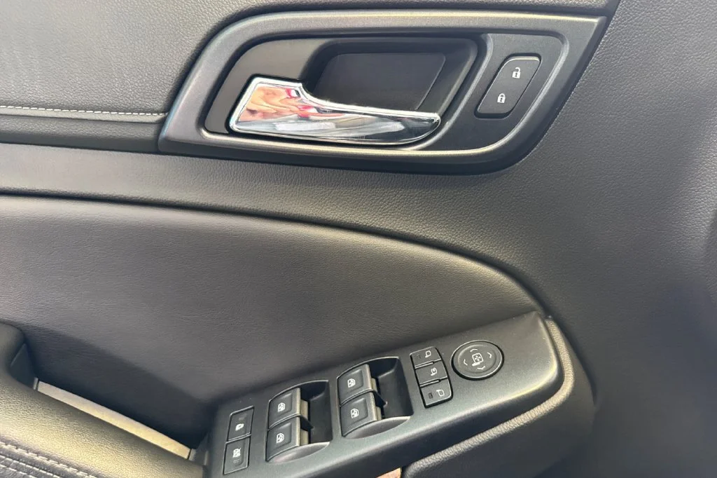 Used 2018 Silver Ice Metallic Chevrolet Premier image 13
