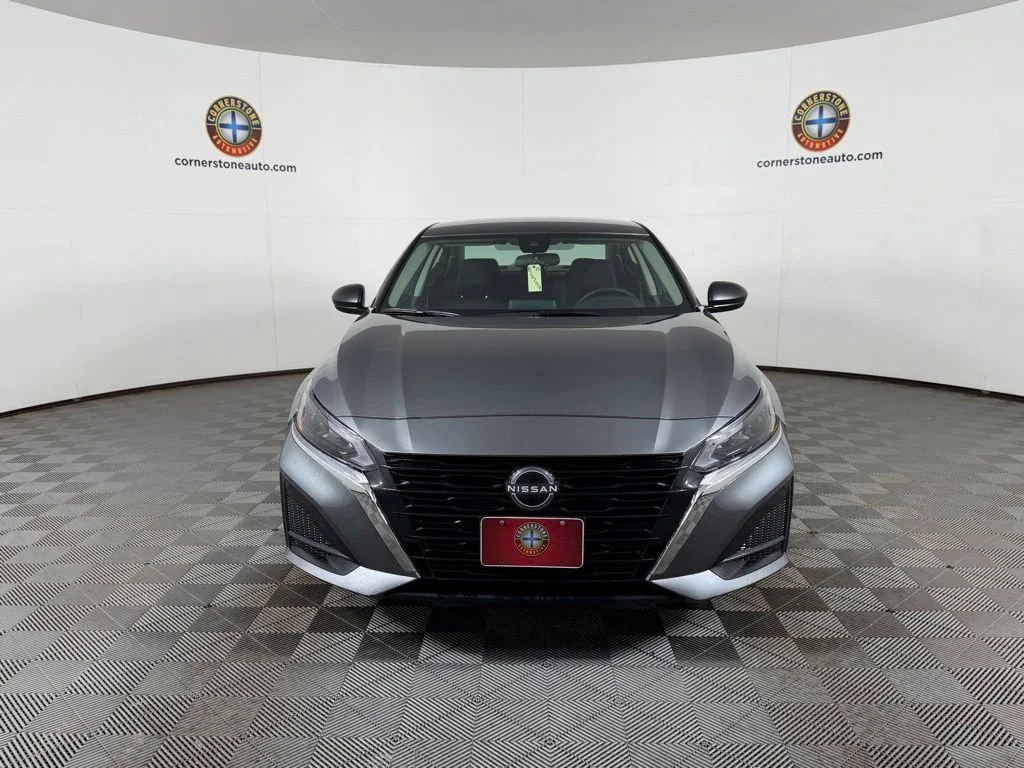Used 2025 Gun Metallic Nissan 2.5 SV image 17
