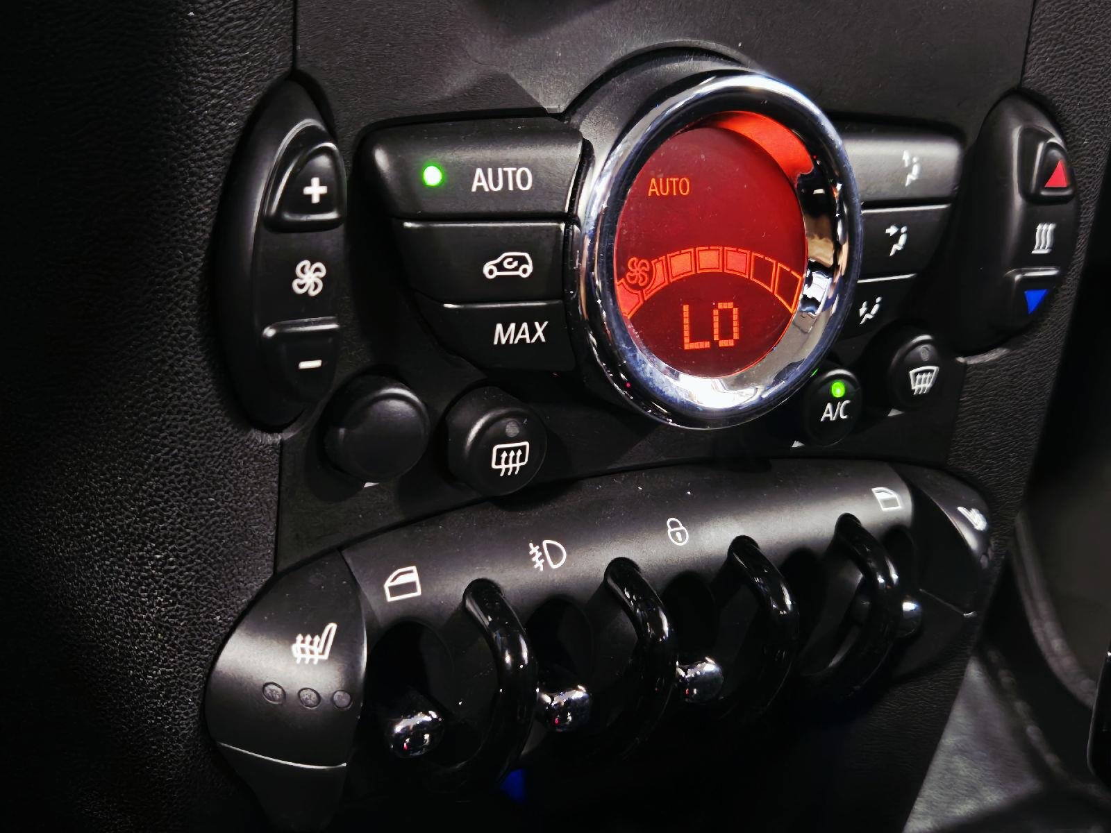 Used 2013 Reef Blue Metallic MINI CLUBVAN image 39
