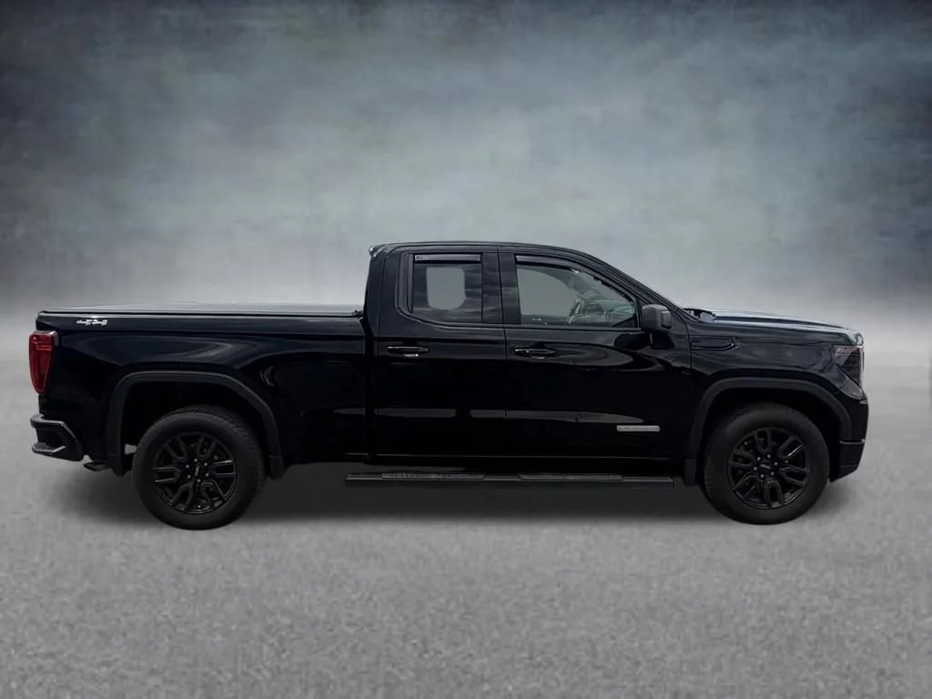 Used 2023 Onyx Black GMC Elevation image 7