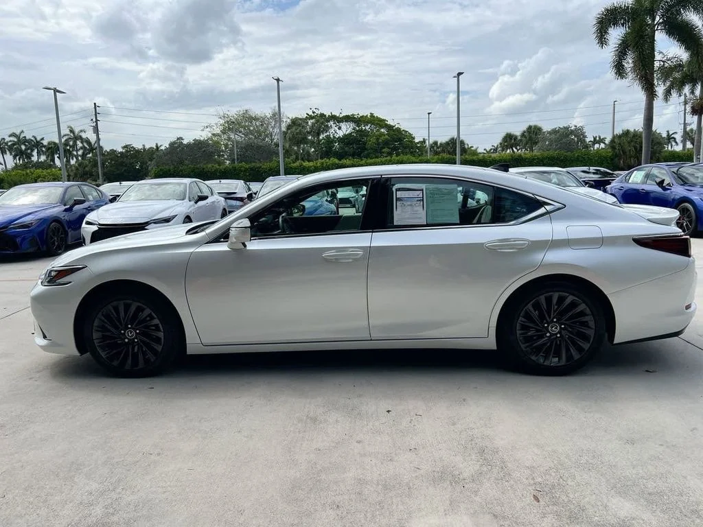 Used 2024 White Pearl Lexus 350 Ultra Luxury image 4