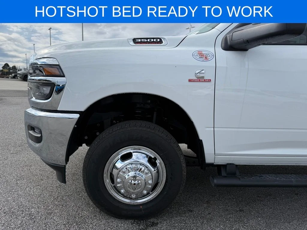 New 2026 Bright White Clear-Coat Exterior Paint RAM Tradesman image 27