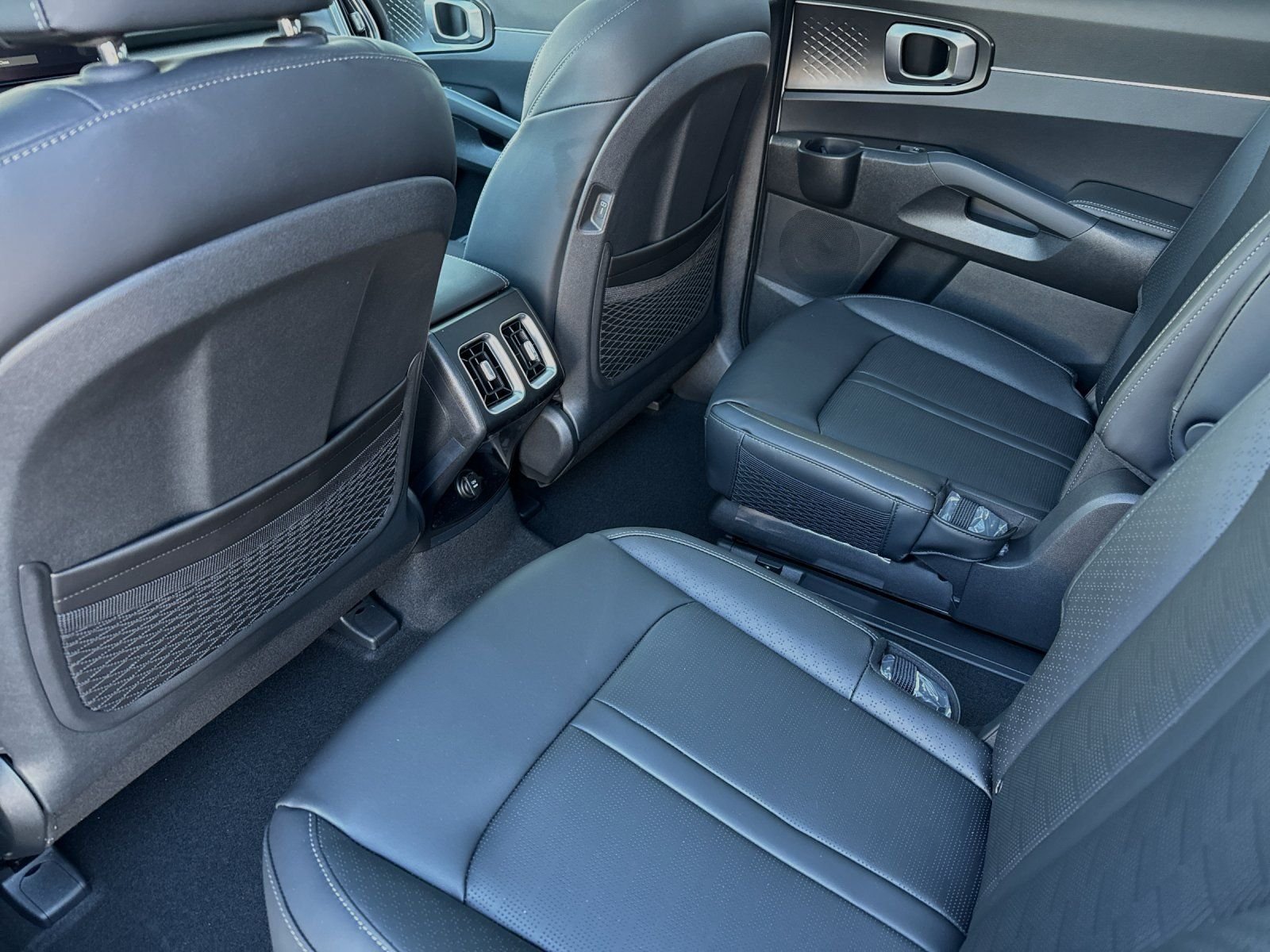 2025 Kia Sorento EX Hybrid - Photo 12
