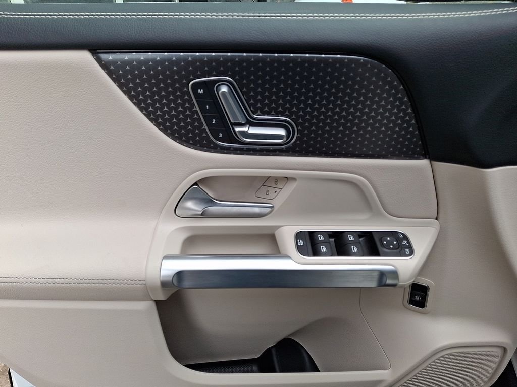 Certified Used 2025 White Mercedes-Benz GLB 250 image 12