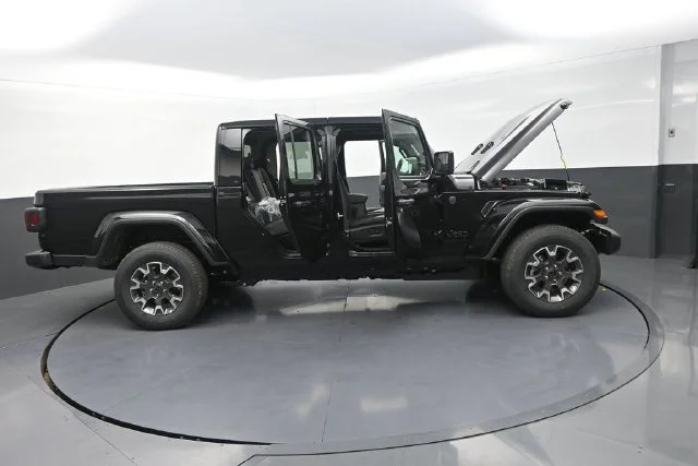 New 2026 Black Clear-Coat Exterior Paint Jeep Sahara image 35