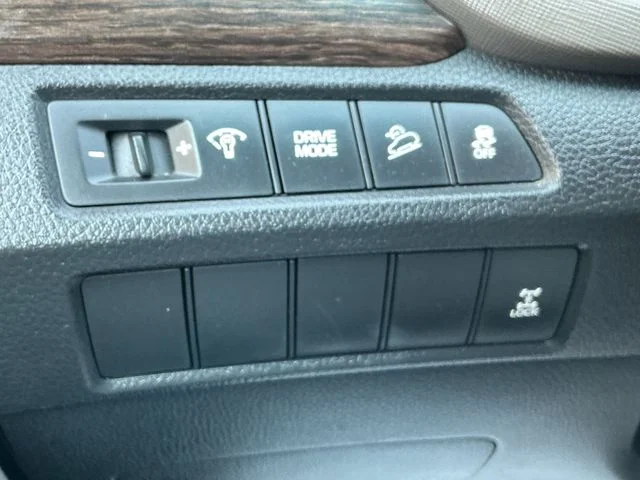 Used 2017 White Hyundai 2.4 Base image 19
