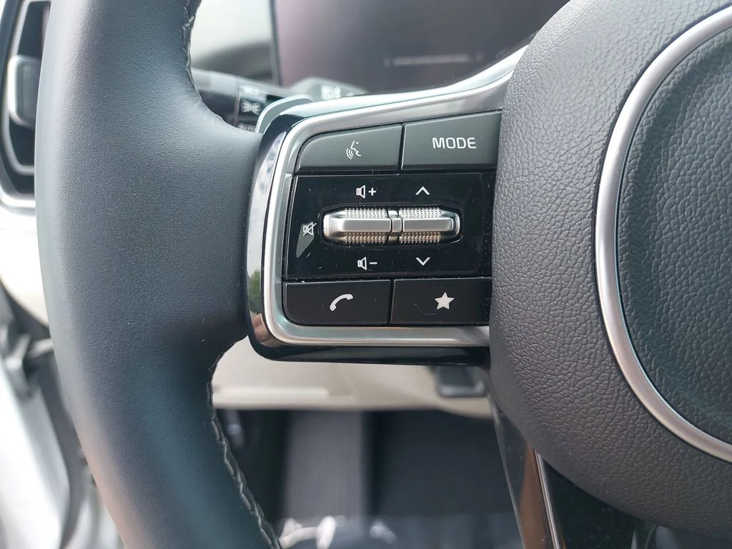 Used 2025 Silver Kia EX image 18