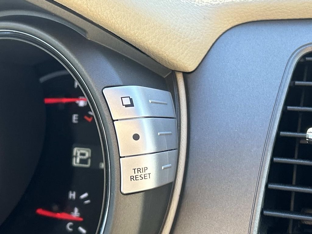 Used 2014 White Nissan SV image 23