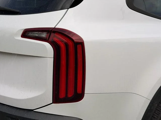 Used 2022 White Kia EX image 17