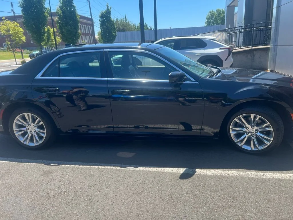 Used 2018 Black Chrysler Touring image 2