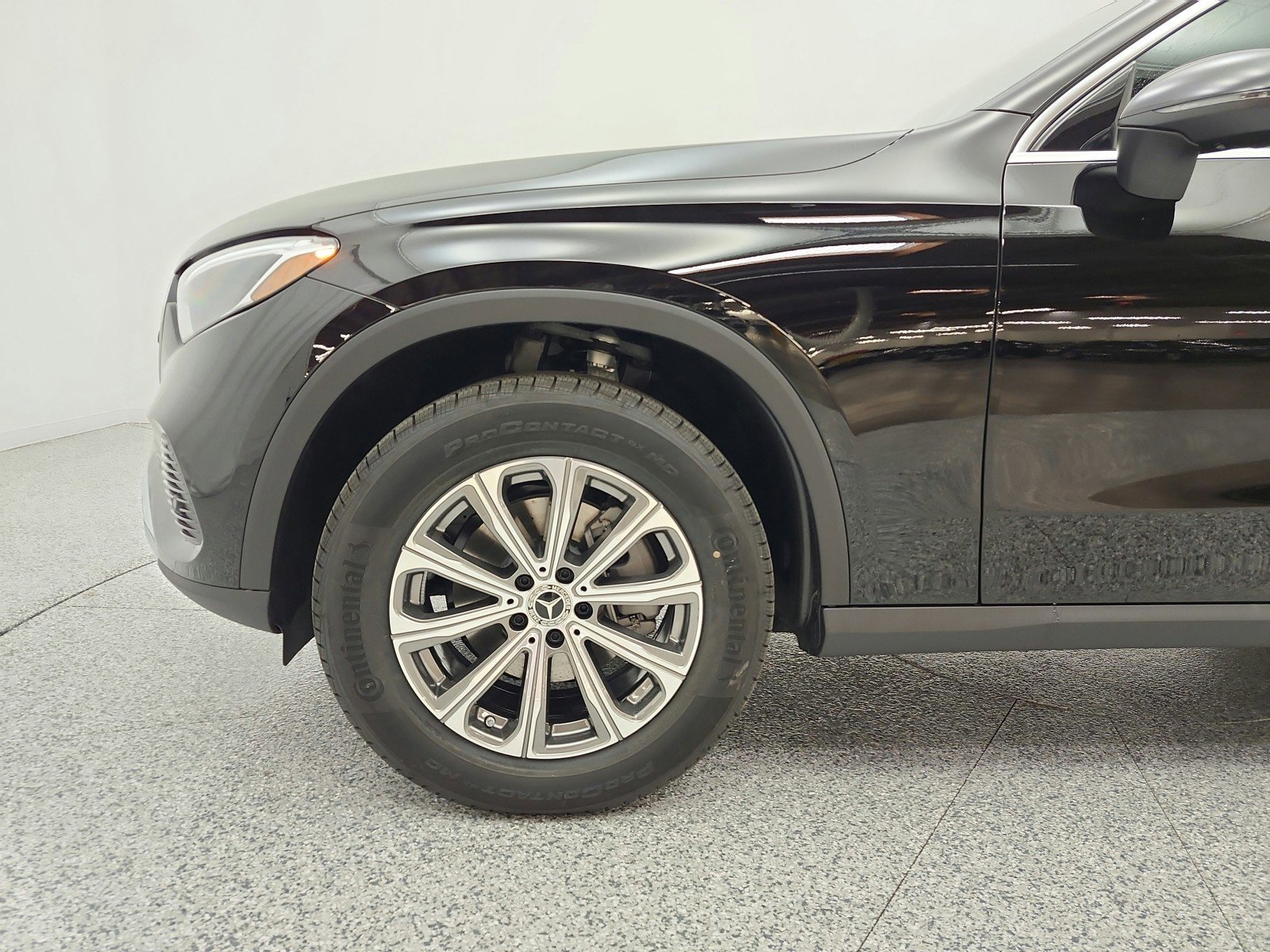 New 2026 Black Mercedes-Benz GLC 300 SUV image 38