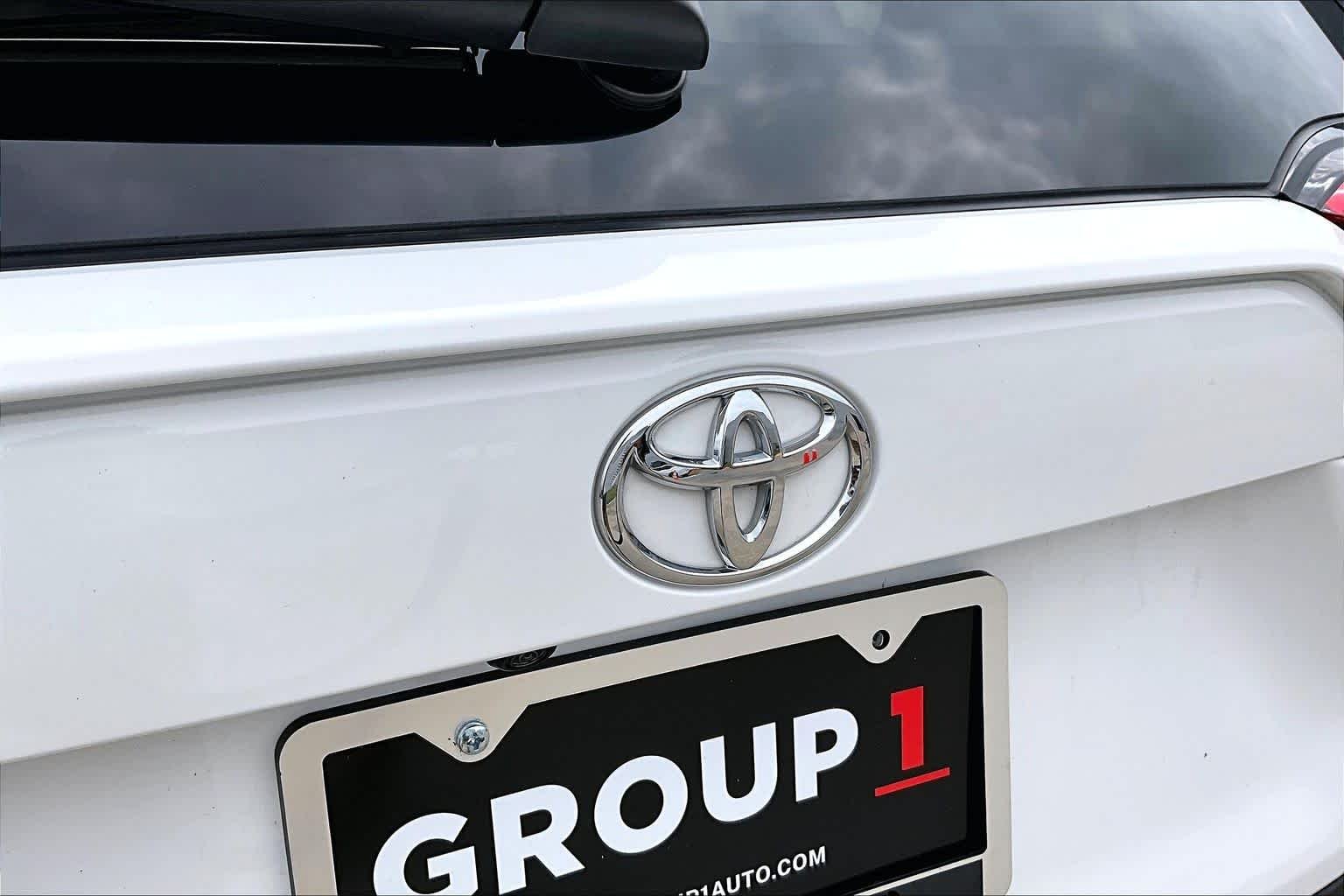 Used 2025 Ice Cap Toyota XLE image 31