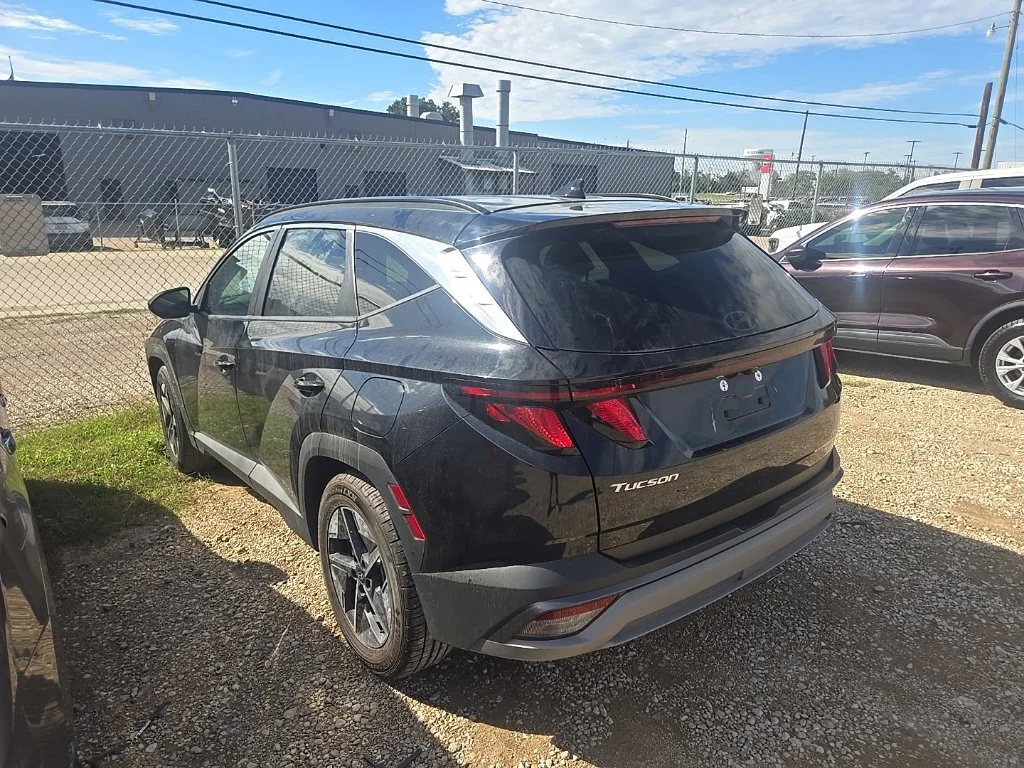Used 2025 Black Hyundai SEL image 4