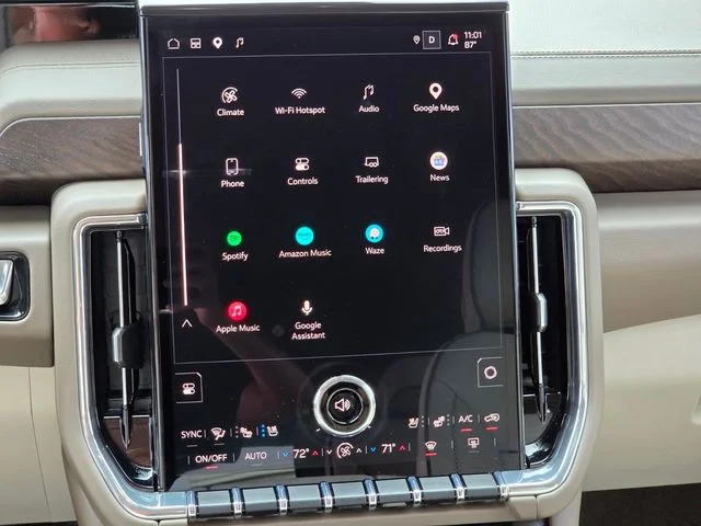 Used 2025 White GMC Denali image 12