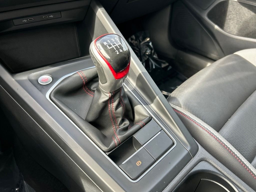 Used 2022  Volkswagen Autobahn image 38