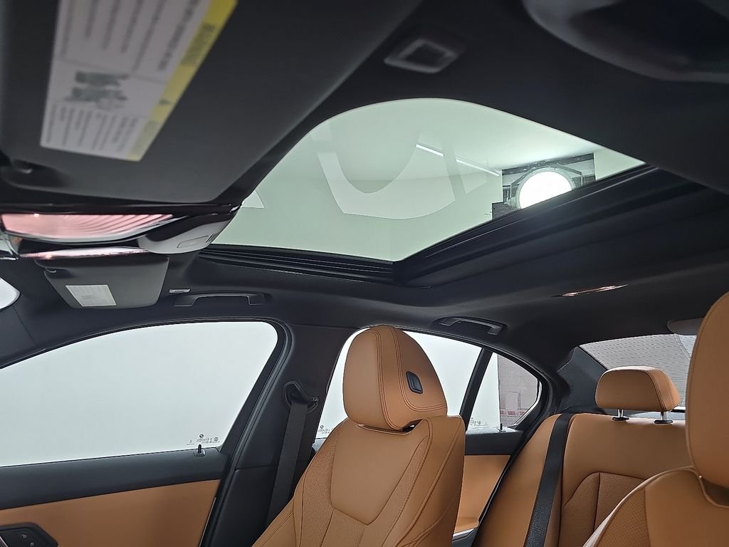 2025 BMW 3 Series 330i - Photo 9