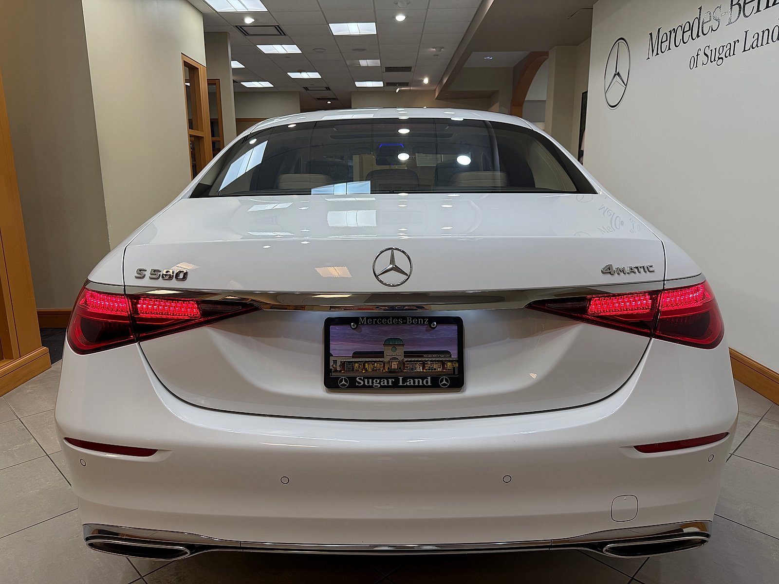 Certified Used 2026 MANUFAKTUR Moonlight White Metallic Mercedes-Benz 4MATIC® image 5