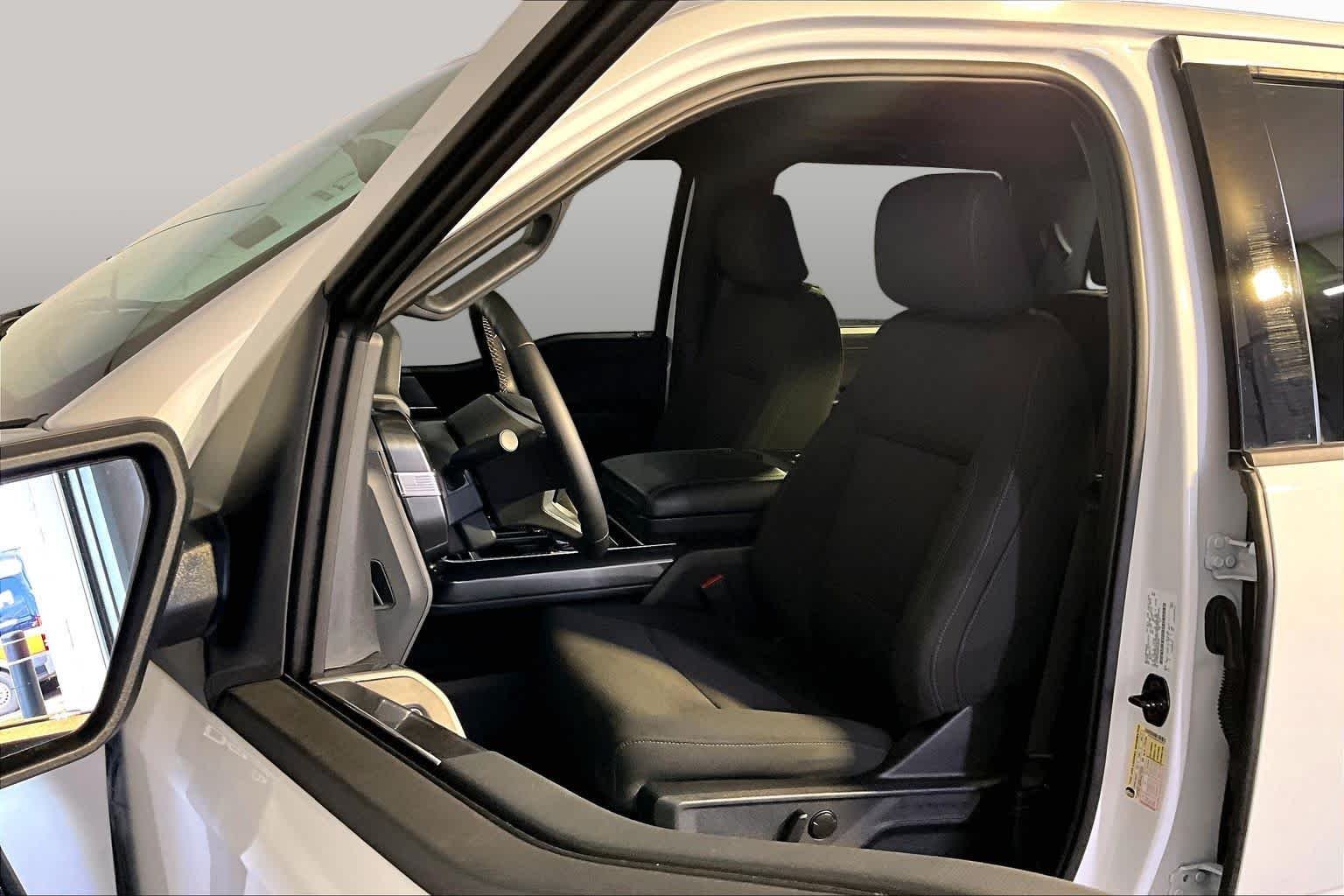 Used 2023 Oxford White Ford XLT image 9