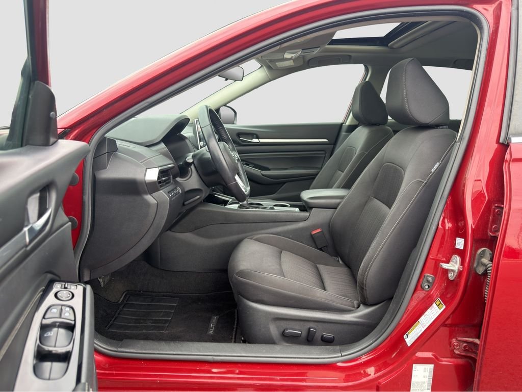 Used 2021 Red Nissan 2.5 SV image 9