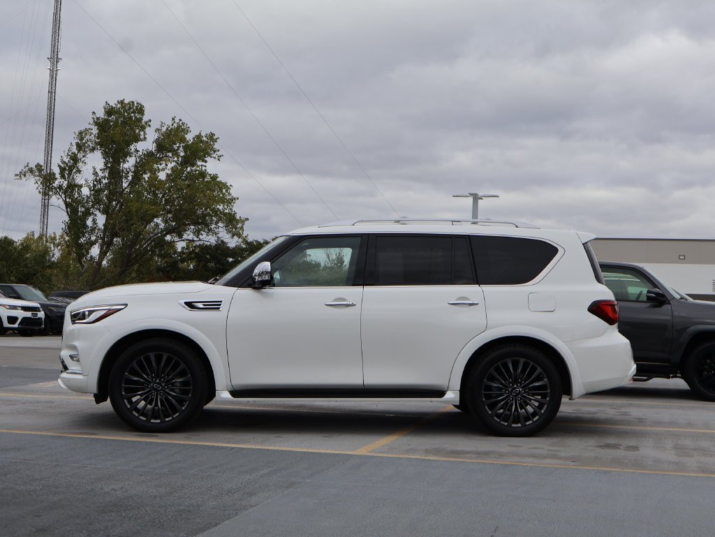 Used 2023 Moonstone White INFINITI Sensory image 4