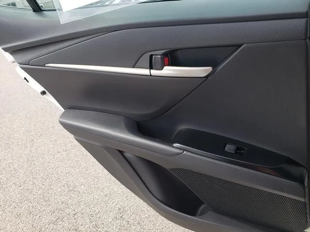 Used 2025 Ice Toyota LE image 12