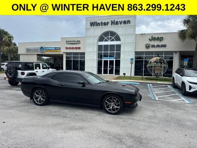 Used 2017 Black Dodge SXT image 1