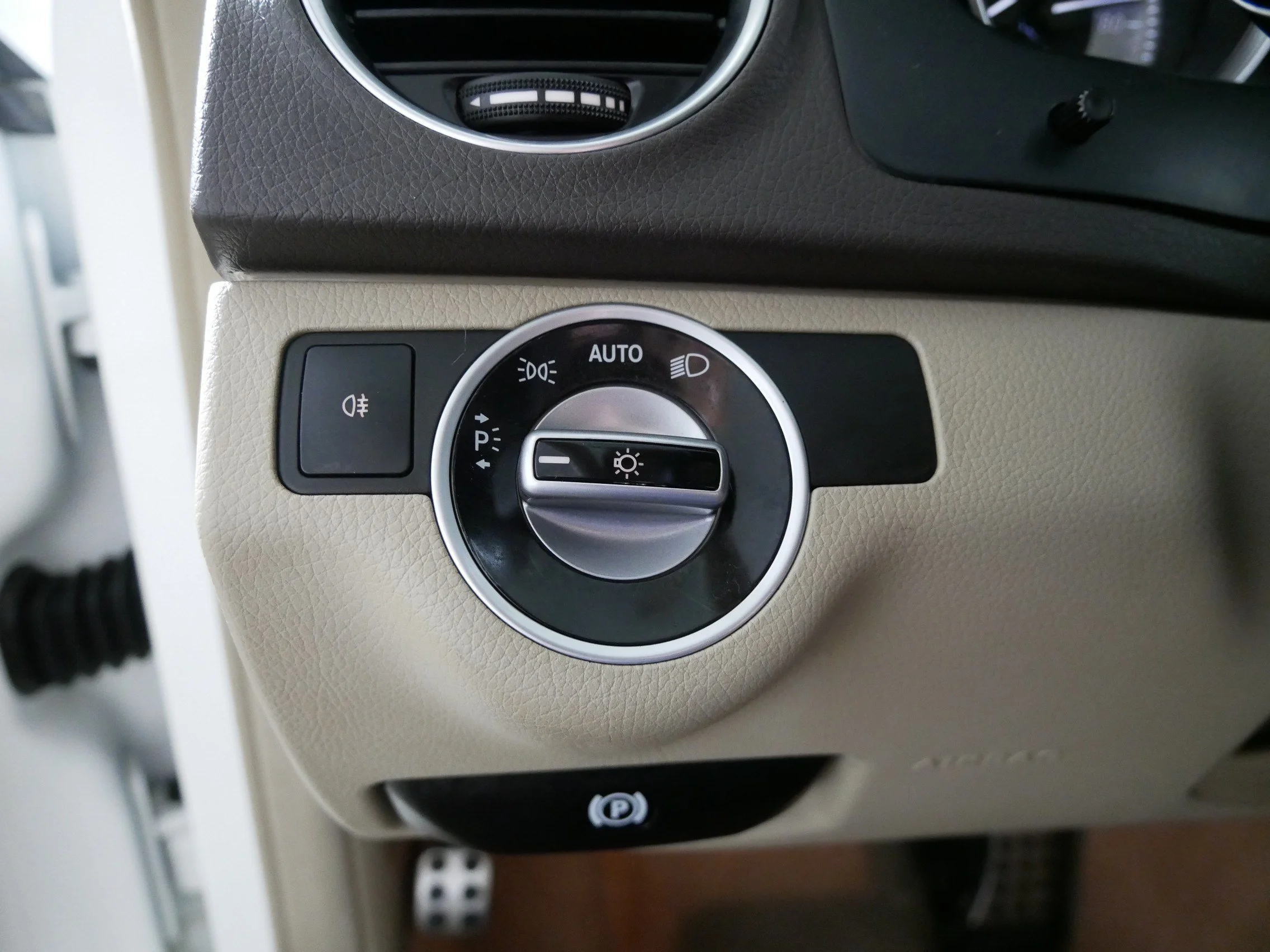 Used 2014 Diamond White Metallic Mercedes-Benz C 300 Sport image 26