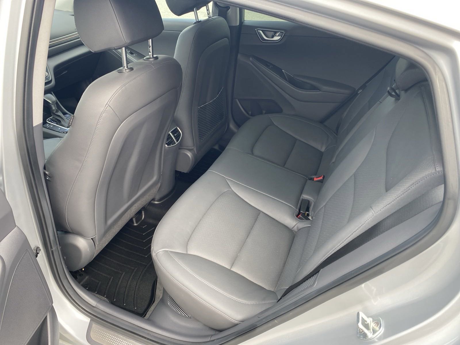 Used 2022 Stellar Silver Hyundai Limited image 12