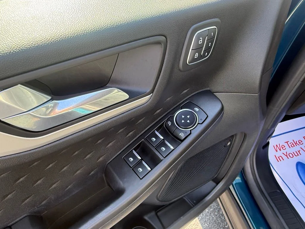 Used 2020 Green Metallic Ford SEL image 16