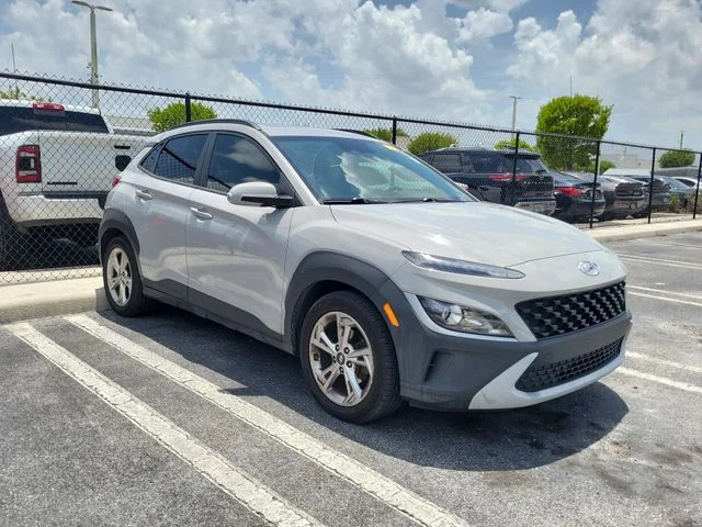 Used 2022 Silver Hyundai SEL image 2