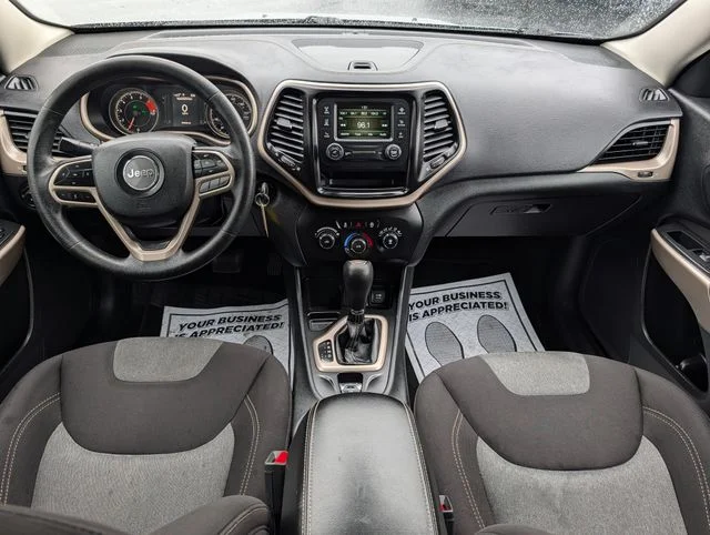 Used 2018 Silver Jeep Latitude image 14