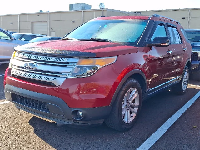 Used 2014 Red Ford XLT image 2