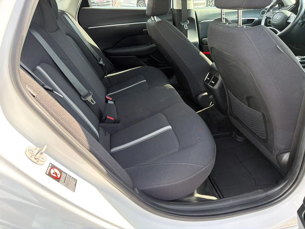 Used 2023 White Hyundai SEL image 15