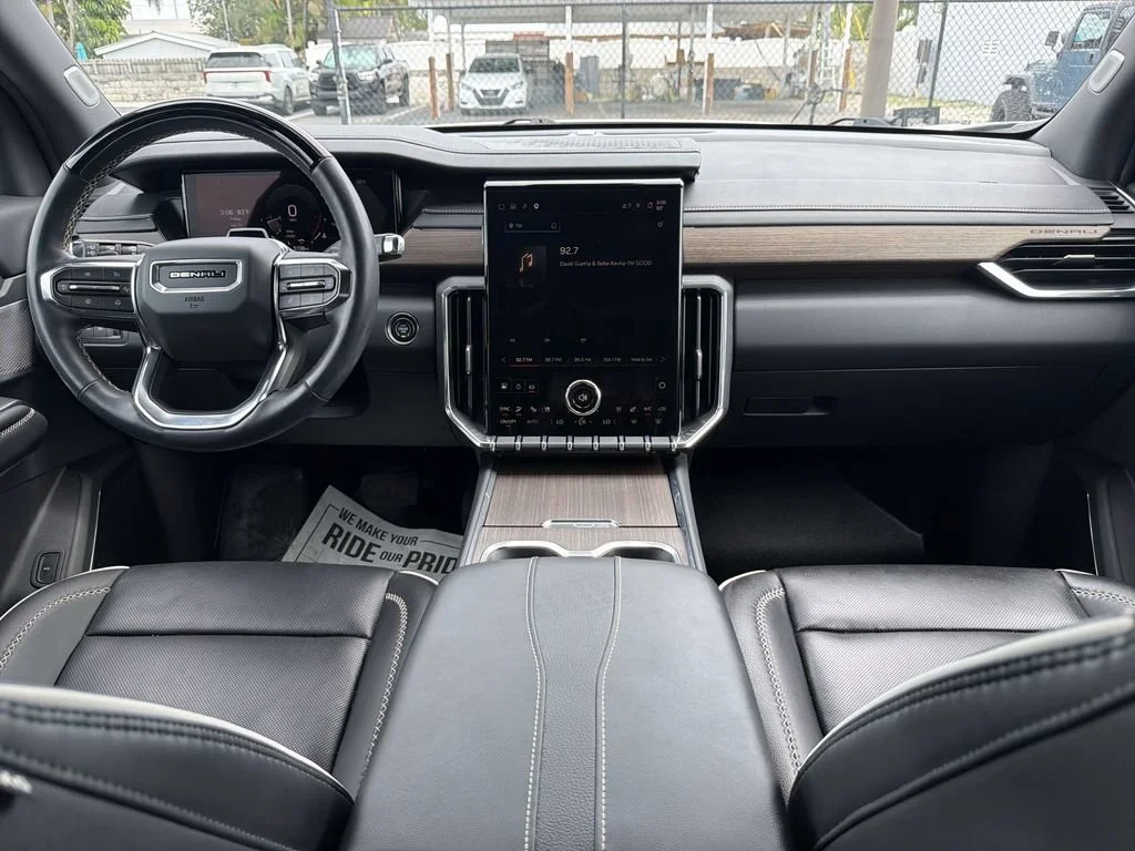 Used 2025 White Frost Tricoat GMC Denali image 27