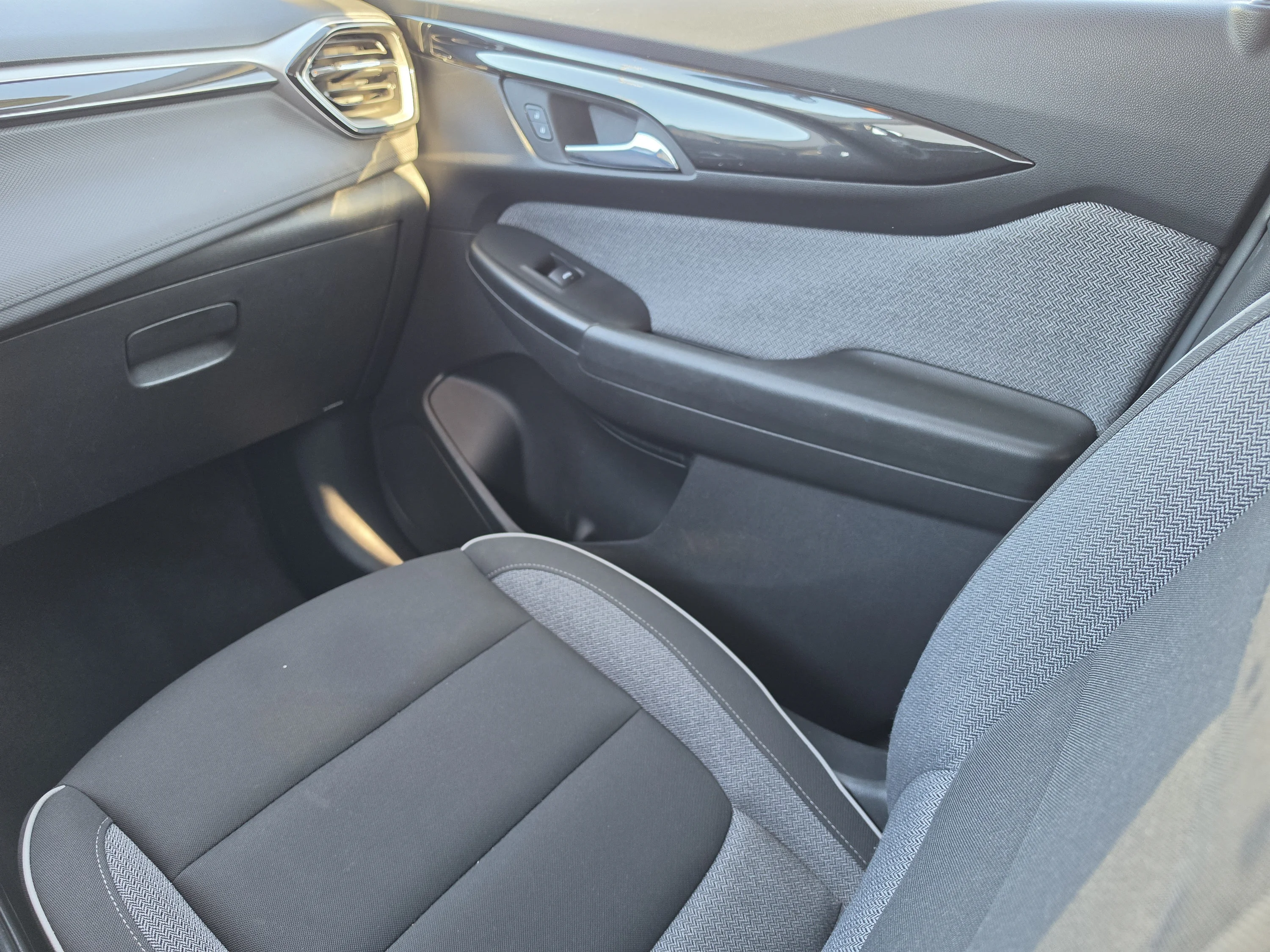 Used 2025 Summit White Chevrolet LT image 21