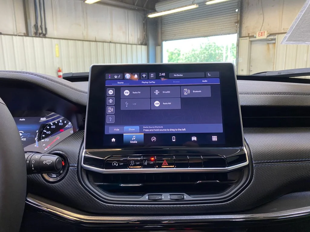 Used 2026 White Jeep Latitude image 40