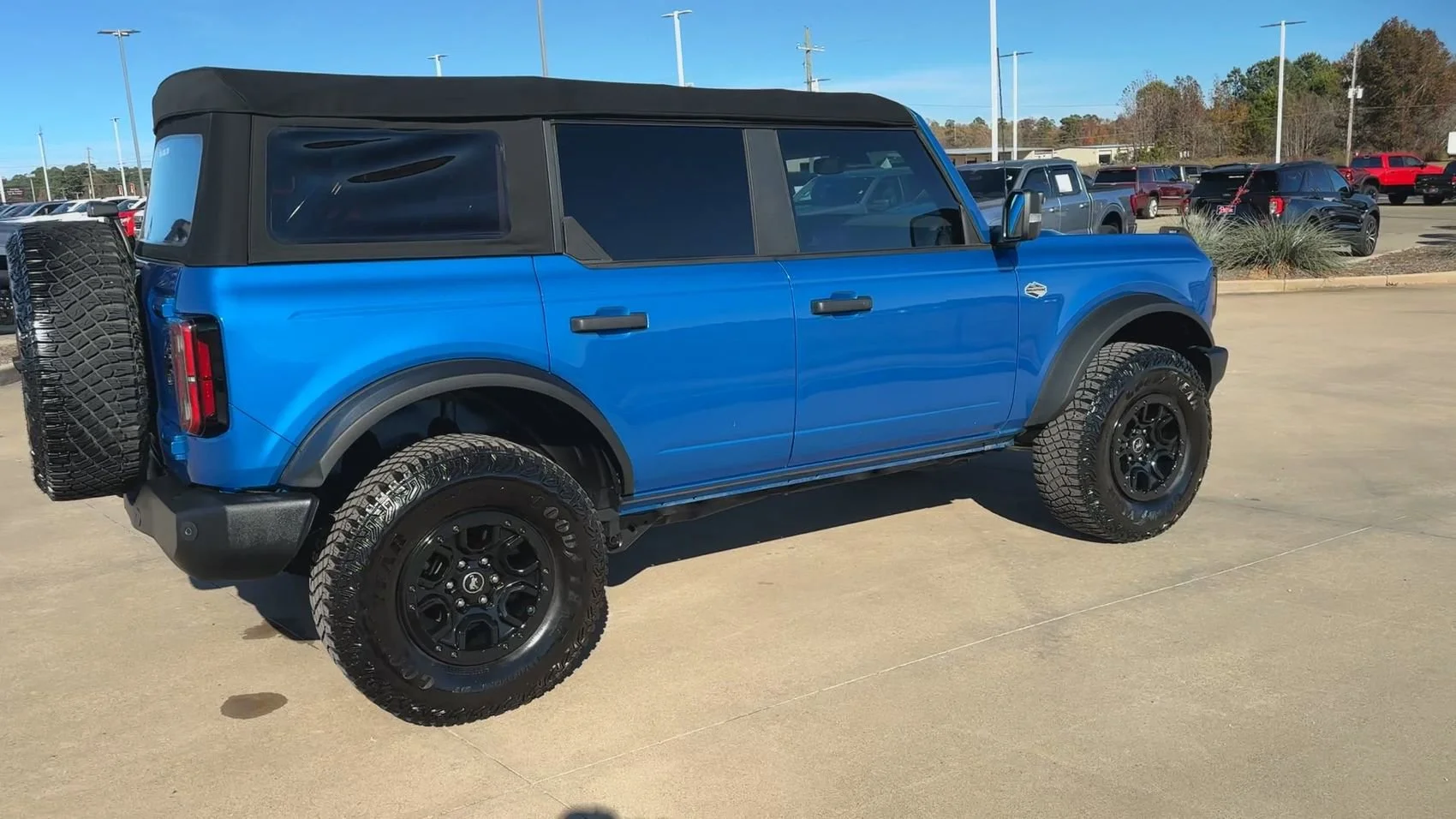 Used 2022 Blue Metallic Ford Wildtrak image 9